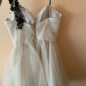 Cream colored, one-sided strap (on the left)